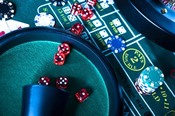 yola Capsa Susun gameplay interface showing card arrangement and opponent status